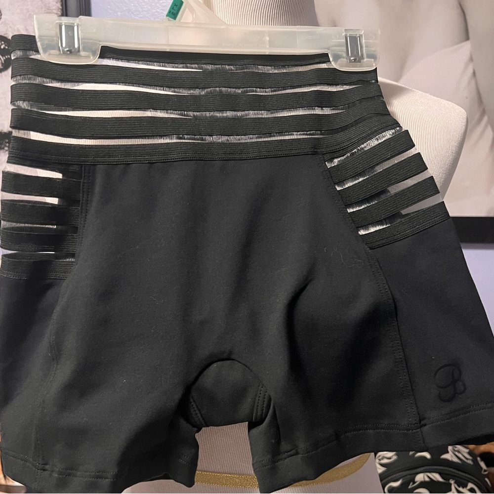 Bombshell stunning work out shorts 🤩 Rare NWT